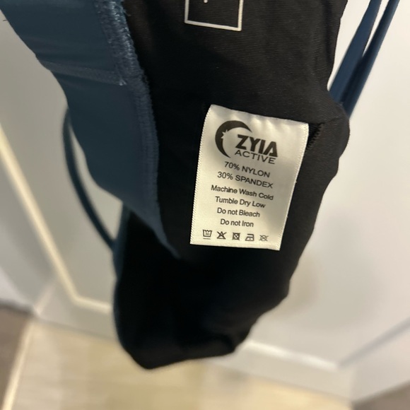 Like New Zyia Active Vibration Light n Bright Sports Bra - Picture 6 of 8